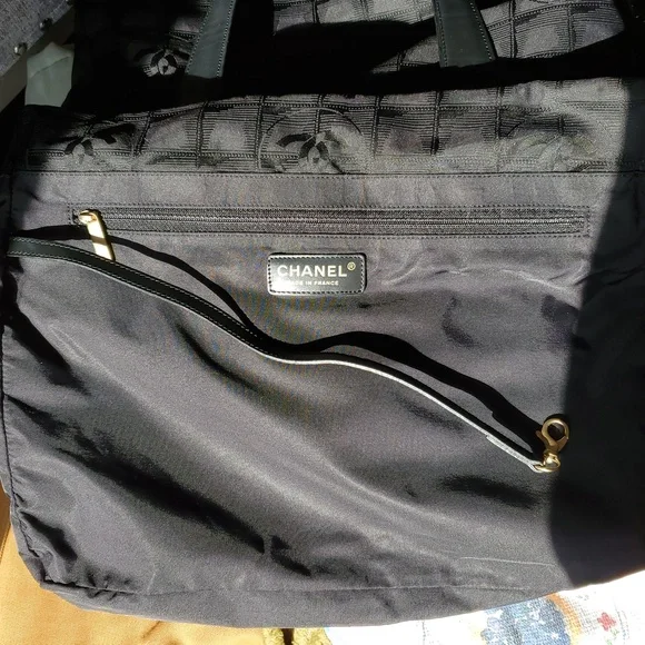 Chanel Travel Line Tote Bag in black nylon jacquard - Picture 3 of 16